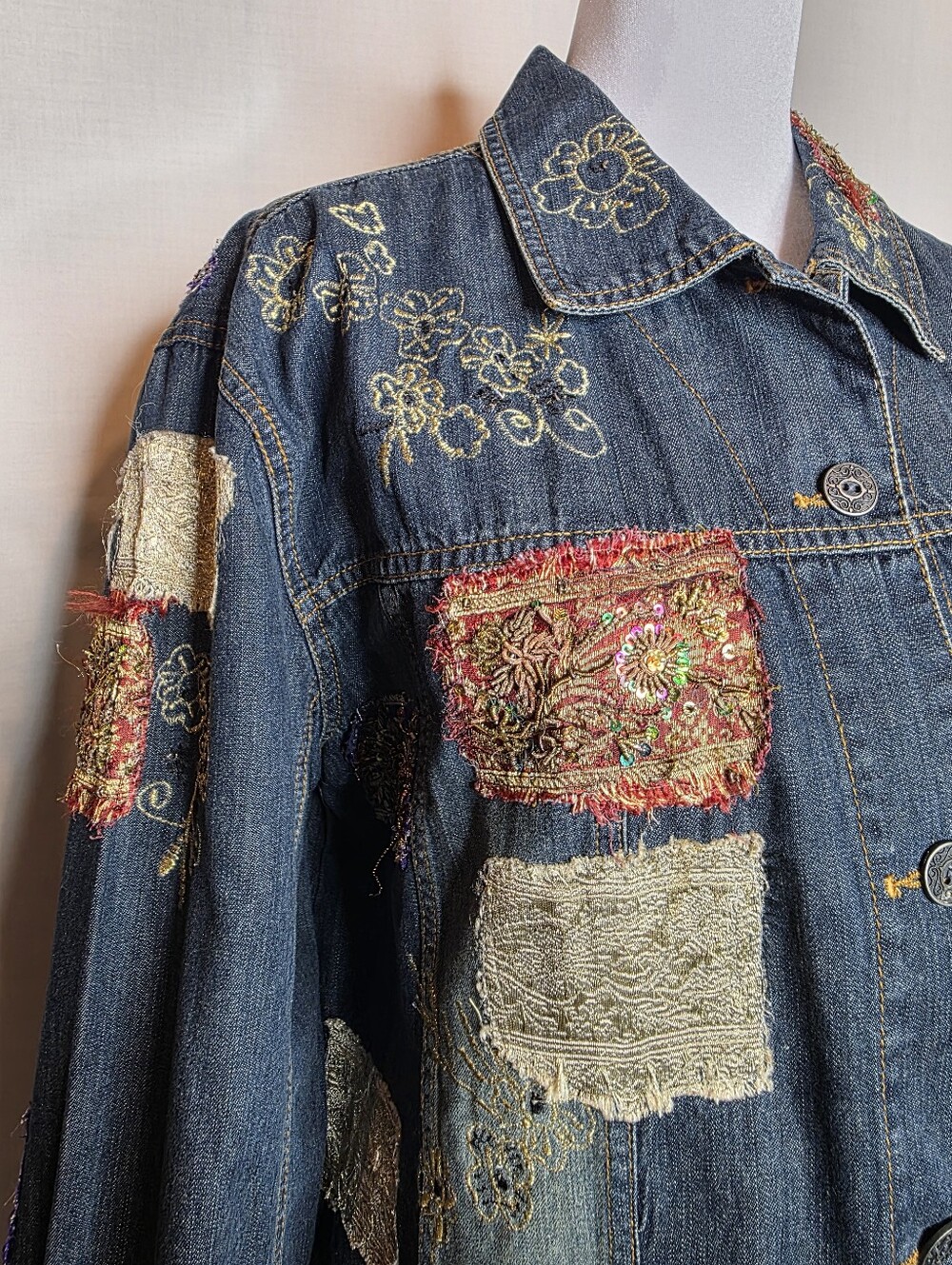 Chico’s Embroidered Patchwork Floral Denim Jacket Womens Chicos Size 2 Large - Picture 5 of 7